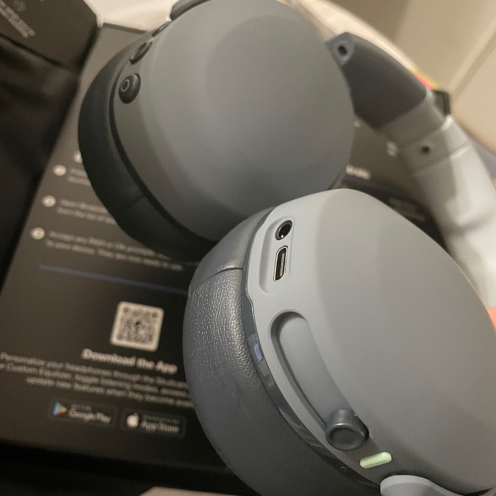 Like new Skullcandy crusher evo